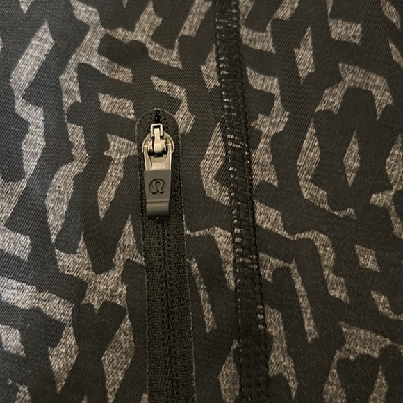 Lululemon - Picture 4 of 6